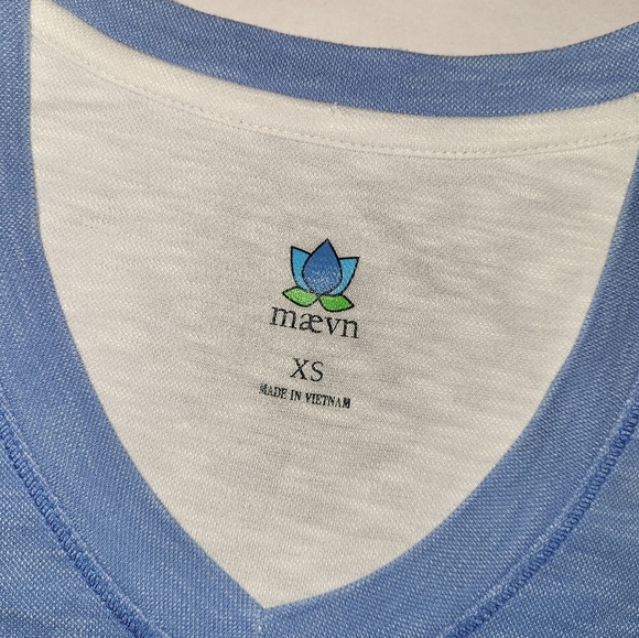 Maevn Blue V‎ Neck Top Size X Small - Picture 7 of 7